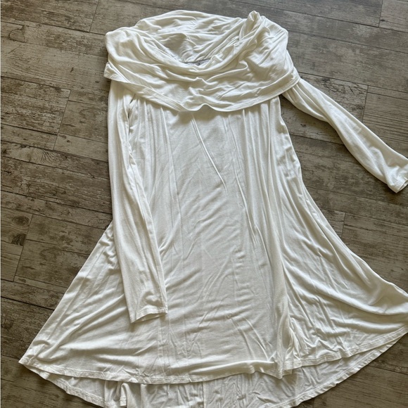 White Dress in size small - Picture 3 of 3